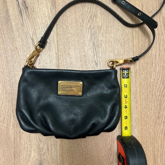 Marc Jacobs leather crossbody in black - Picture 5 of 9